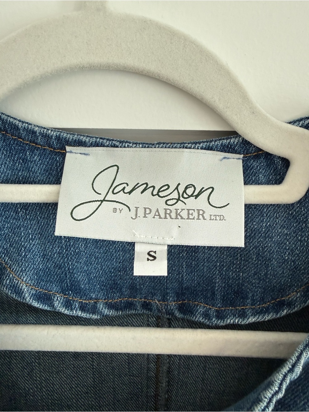 Cropped Denim Jacket.  Size Small. - Picture 7 of 12